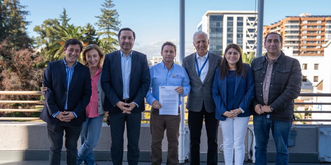  Gobierno Regional firma convenio para reponer camas clínicas en Hospital Base de Linares 