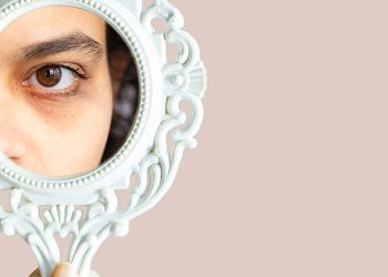 Narcisismo en la era digital: Más allá del mito viral en redes sociales