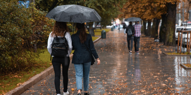 Sistema frontal traerá lluvias intensas en corto tiempo a la zona central