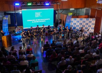 SLEP Maule Costa reconoce a docentes del territorio que se acogen a retiro en emotiva ceremonia 