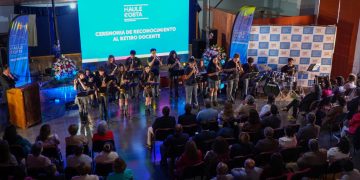 SLEP Maule Costa reconoce a docentes del territorio que se acogen a retiro en emotiva ceremonia 