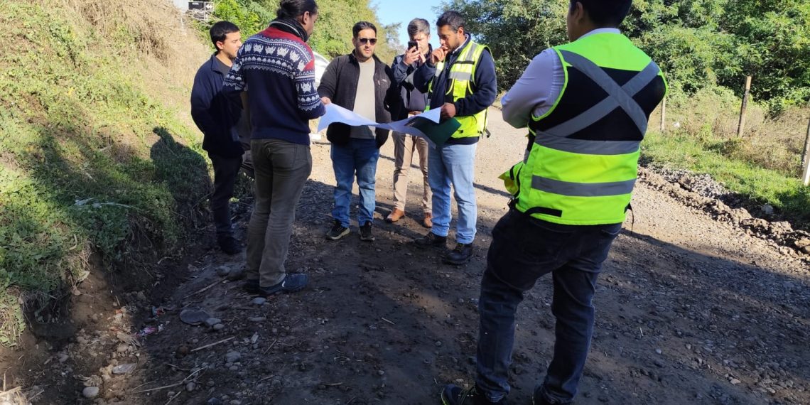 Inician las obras de asfalto de Calle Santiago Urrutia en Parral