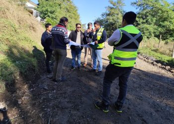 Inician las obras de asfalto de Calle Santiago Urrutia en Parral