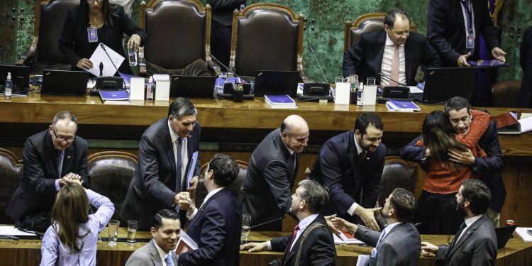 Medidas de apoyo ante alza de combustibles ya son ley: Sepa cuáles son