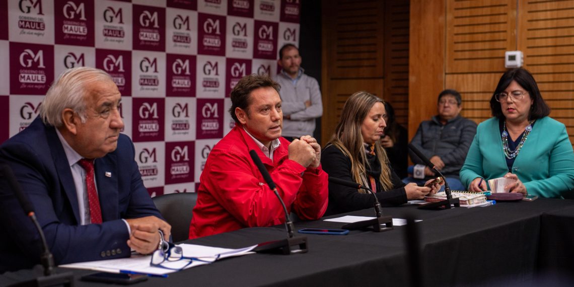 Gobernador del Maule se reúne con dirigentes para analizar posibles soluciones por el alza de combustibles