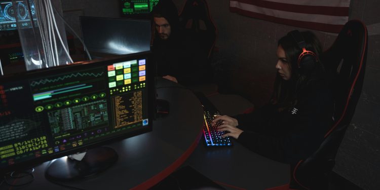 Parte el Black Sale en Chile: expertos llaman a reforzar la ciberseguridad y comprar con criterio para evitar fraudes