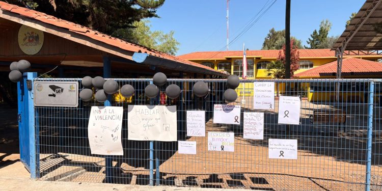 Comunidad educativa de Pelarco se une a jornada nacional  de duelo y reflexión tras hechos de violencia en el país