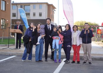 Más familias maulinas reciben las llaves de sus nuevos hogares