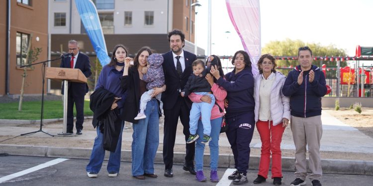 Más familias maulinas reciben las llaves de sus nuevos hogares