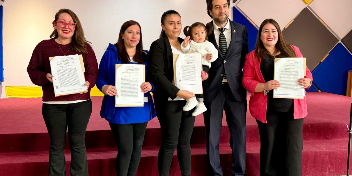 Familias de Cauquenes reciben las escrituras de sus viviendas