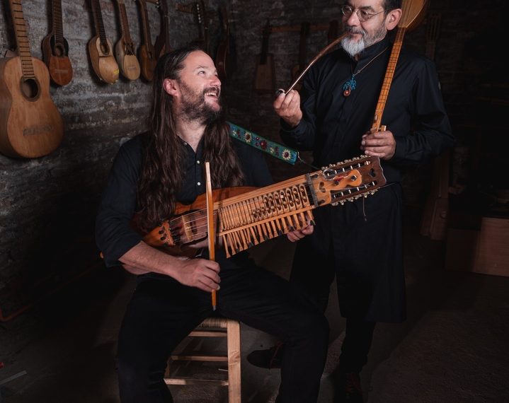 Abril en Extensión UCM: Kuervos del Sur, compañía Viajeinmóvil, Tata Barahona y Nano Stern son parte de su oferta cultural  