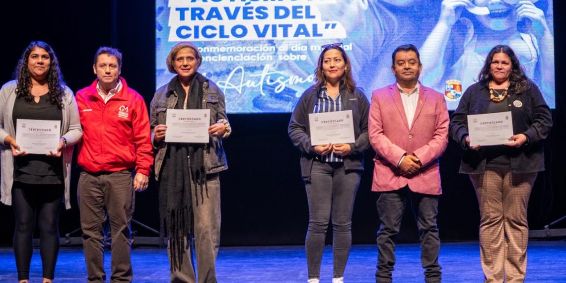 Gobierno del Maule certifica a familias que participaron del programa “Atención Integral del Autismo” en Constitución y confirma continuidad con aumento de cobertura