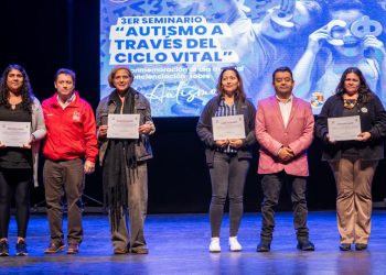 Gobierno del Maule certifica a familias que participaron del programa “Atención Integral del Autismo” en Constitución y confirma continuidad con aumento de cobertura