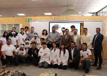 Con visores de realidad virtual, Liceos SOFOFA profundizan sus experiencias en hidrógeno verde