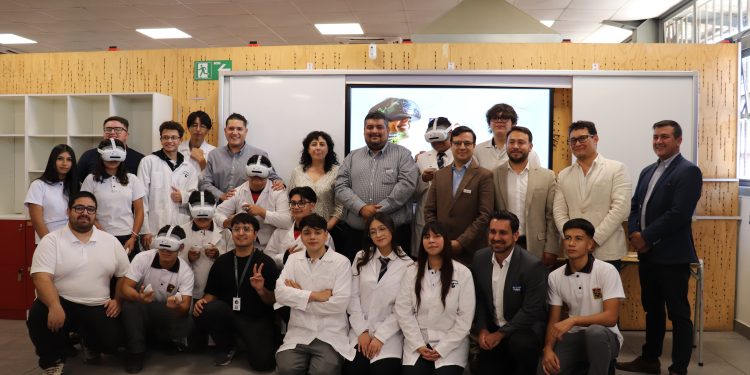 Con visores de realidad virtual, Liceos SOFOFA profundizan sus experiencias en hidrógeno verde