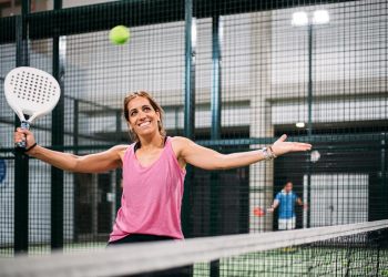 Mujeres y deporte: pádel lidera preferencias y fines de semana concentran mayor actividad