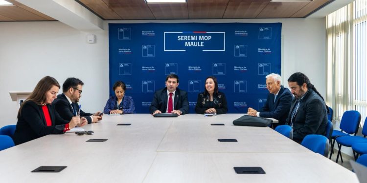 “Es prioridad para el Gobierno”: Delegado Presidencial lidera coordinación para acelerar entrega de hospitales en el Maule