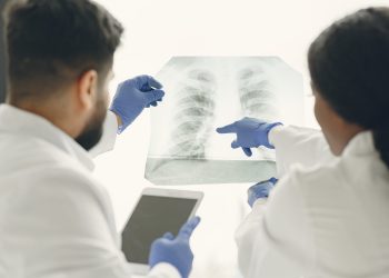 Tuberculosis: Cómo se transmite y cuáles son sus síntomas