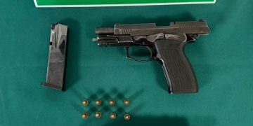 Detienen a hombre en situación de calle con arma de fuego y droga