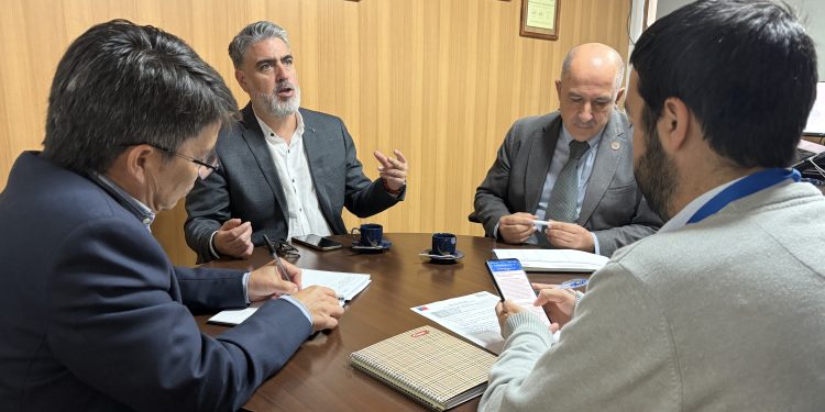 UCM y SLEP Los Cerezos avanzan en alianza estratégica para fortalecer la educación pública en la región