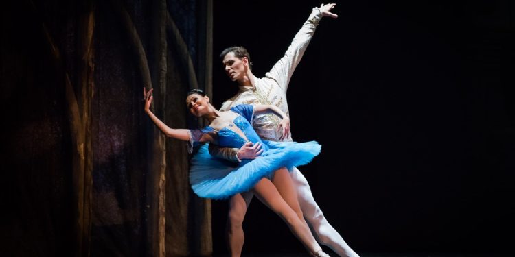 Moscow State Ballet trae “El Lago de los Cisnes” al Teatro Regional del Maule