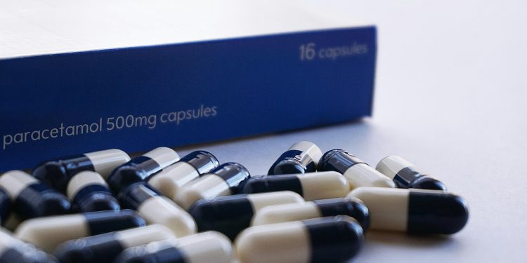 Alerta por intoxicaciones con paracetamol: expertos advierten impacto y llaman a reforzar rol de padres