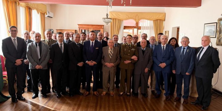 Carabineros Zona Maule rinde homenaje a funcionarios en retiro 