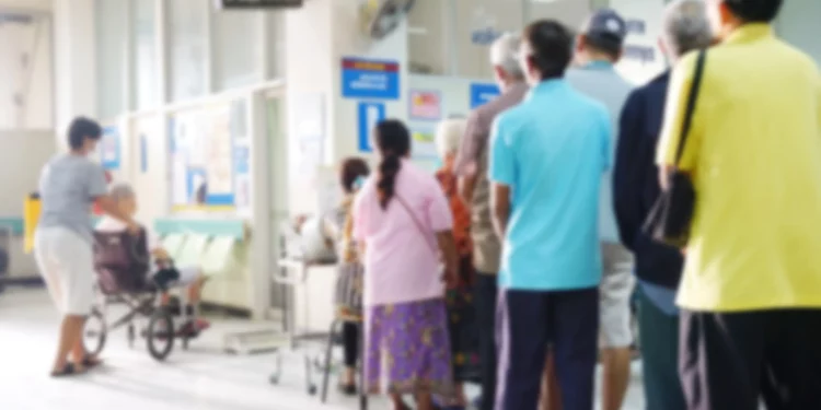 Colapso silencioso en hospitales: 1.000 pacientes “dados de alta” ocupan camas y desatan crisis estructural en salud