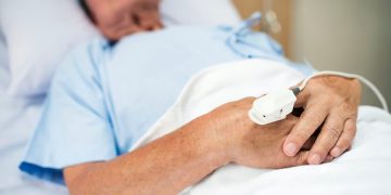 Pacientes abandonados en hospitales evidencian crisis de cuidado en Chile