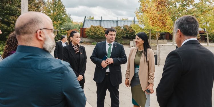 Ciencia, industria y academia se articulan en el Maule: Ministra de Ciencias y Delegado Prieto lideran encuentro clave en innovación 