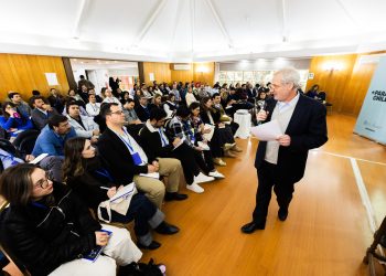 Abren postulaciones para beca de formación política dirigida a líderes de todas las regiones de Chile