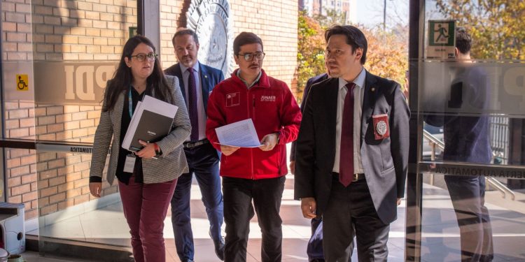 Director nacional de Junaeb denuncia en la PDI venta ilegal de sellos TNE 2026