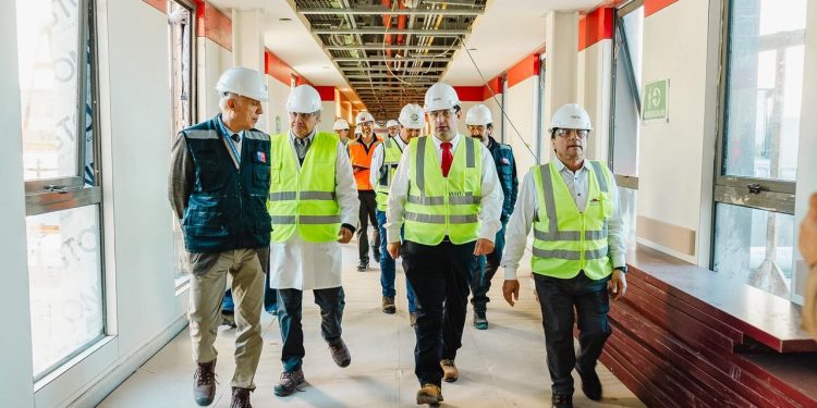 Nuevo Hospital de Cauquenes: Delegado Prieto destaca alto avance en obras tras visita inspectiva