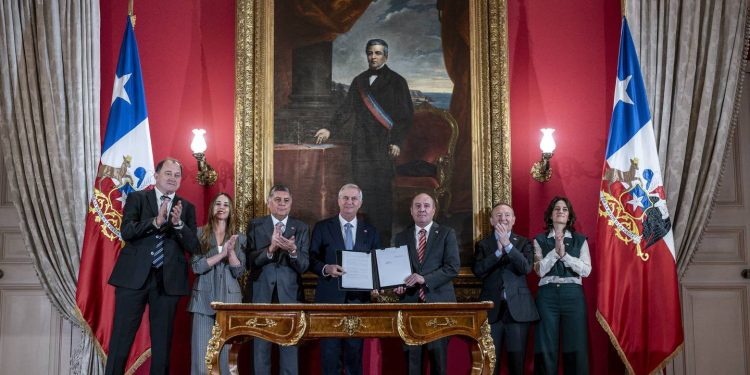 Presidente Kast firma proyecto de ley del Plan de Reconstrucción Nacional