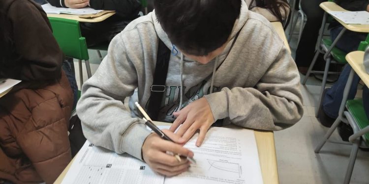 Santo Tomás Talca realizará ensayo PAES gratuito en formato real con alta convocatoria 