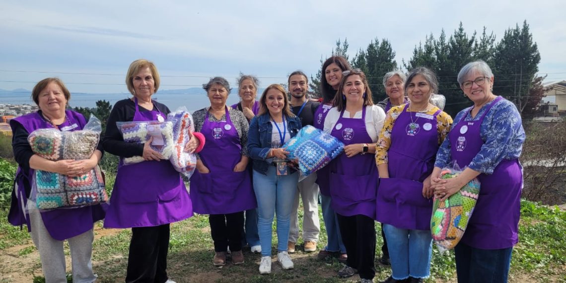 Arañitas Solidarias de Talca culmina campaña de dos meses y medio con entrega de 100 frazadas en Lirquén