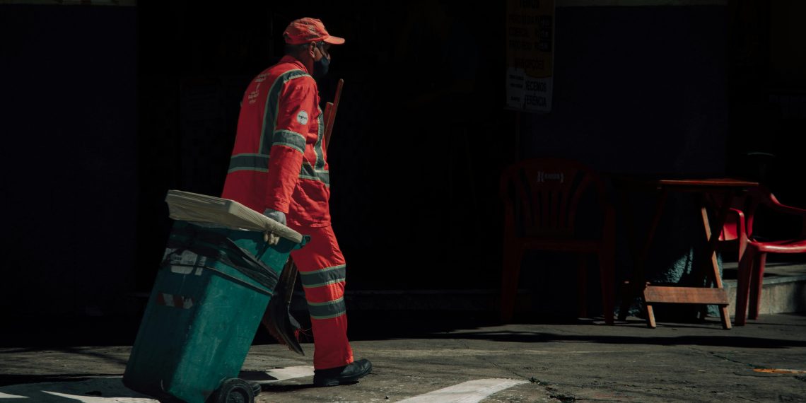 Desde hoy 26 de abril se trabajará 2 horas menos en Chile: Experto explica la implementación de la Ley de 40 Horas