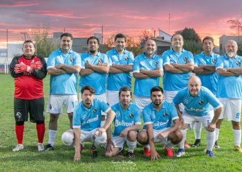 Con un maulino en cancha: fraternidad maradoniana se hizo presente en la Patagonia