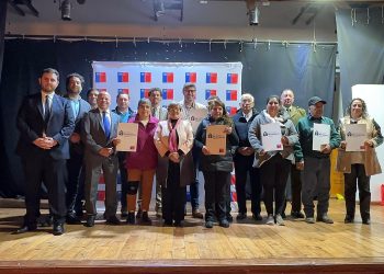 Subsecretario de Bienes Nacionales entrega títulos de dominio a familias del Maule y traspasa terreno fiscal para nuevo edificio consistorial de Yerbas Buenas