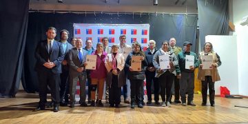 Subsecretario de Bienes Nacionales entrega títulos de dominio a familias del Maule y traspasa terreno fiscal para nuevo edificio consistorial de Yerbas Buenas