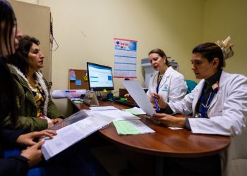 Hospital de Linares:  Exitoso operativo de neurología atendió a más de 100 personas
