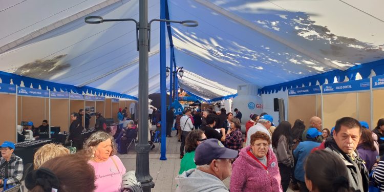 Plaza del Bienestar de Caja La Araucana se desarrolló en Talca con operativos gratuitos en salud, educación y recreación
