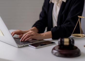 Cómo la tecnología legal está transformando el trabajo de las abogadas y ordenando la operación jurídica
