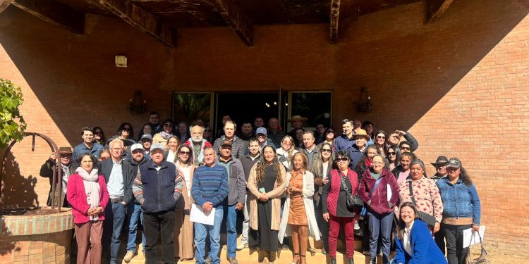 Seminario destacó innovación y tecnología como claves para la vitivinicultura del secano interior del Maule
