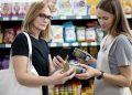 El precio manda: chilenos se vuelven “infieles” a las marcas y cambian apenas ven una oferta