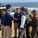 Autoridades supervisan en terreno intensas labores de búsqueda tras volcamiento de embarcación en la costa maulina