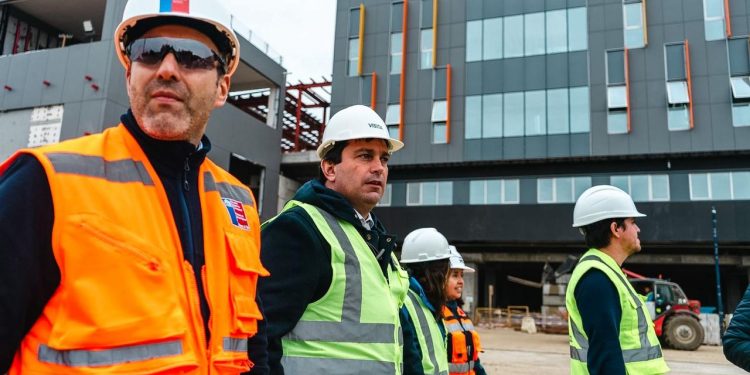 Delegado Prieto inspecciona avance del nuevo Hospital de Constitución y destaca impacto estratégico para la Red Maule