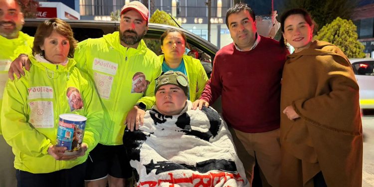 El valiente caminar de Julián conmovió a San Javier en su ruta solidaria hacia Santiago