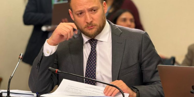 Diputado Jorge Guzmán critica nulo avance en reconstrucción de Escuelas Concentradas