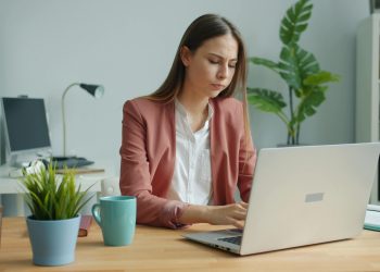 Por qué las empresas chilenas no contratan mujeres y cómo revertirlo